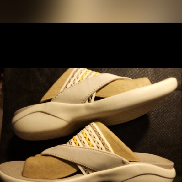 BZees - NWT-Cabana, Size 6.5 Women Sandals Comfort Shoe No Box/Dust Bag Included - Picture 2 of 12